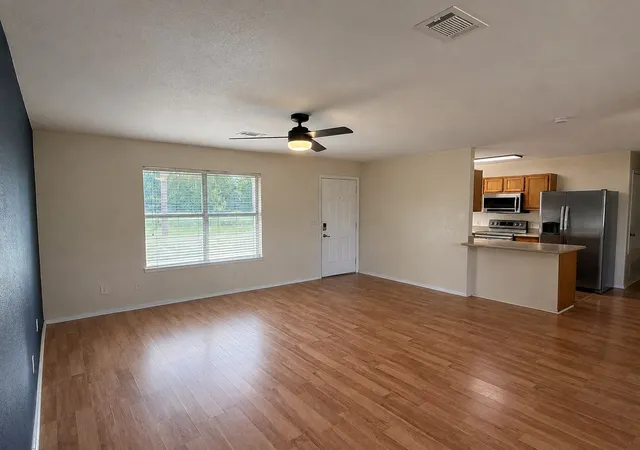 Photo 4 of Single family home for sale at 513 Ranch Rd, Granbury, TX 76049 | MLS# 21373374 | Listing updated on 2026-09-15