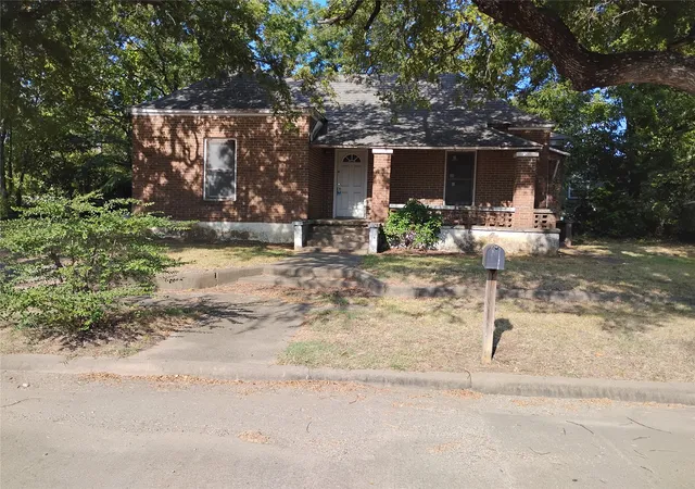 Photo 1 of Single family home for sale at 615 N Mirick Ave, Denison, TX 75020 | MLS# 21373397 | Listing updated on 2026-09-13
