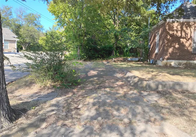 Photo 2 of Single family home for sale at 615 N Mirick Ave, Denison, TX 75020 | MLS# 21373397 | Listing updated on 2026-09-13
