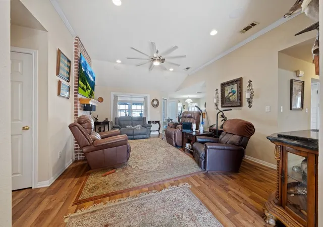 Photo 3 of Single family home for sale at 105 Topaz Cir, Hewitt, TX 76643 | MLS# 21373399 | Listing updated on 2026-09-13