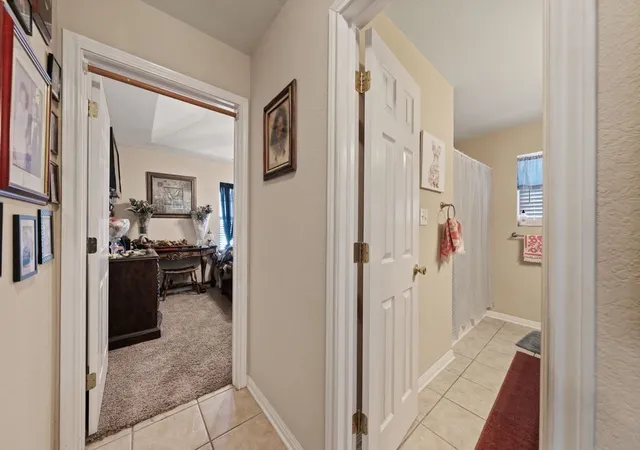 Photo 4 of Single family home for sale at 105 Topaz Cir, Hewitt, TX 76643 | MLS# 21373399 | Listing updated on 2026-09-13