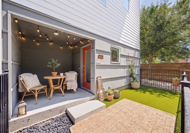 Photo 2 of Sale Pending at 5020 Bryan St #305, Dallas, TX 75206 | MLS# 21365788 | Listing updated on 2026-09-08