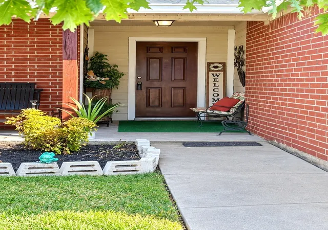 Photo 2 of Single family home for sale at 3129 Evangeline Rd, Fort Worth, TX 76140 | MLS# 21373418 | Listing updated on 2026-10-02