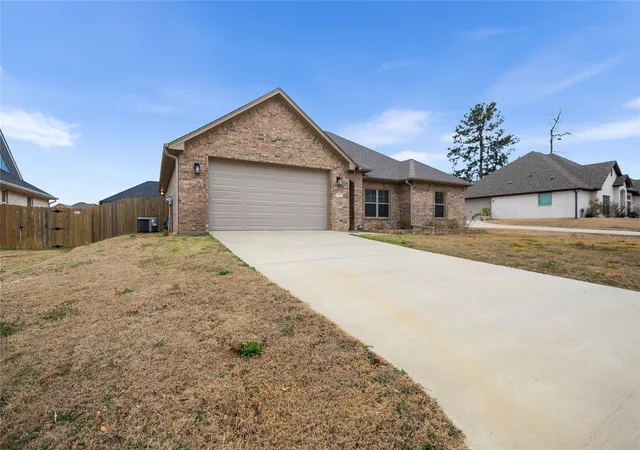 Photo 2 of Single family home for sale at 114 Rose Row, Winona, TX 75792 | MLS# 21373425 | Listing updated on 2026-08-31