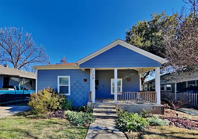 Photo 1 of Single family home for sale at 708 S Willomet Ave, Dallas, TX 75208 | MLS# 21357149 | Listing updated on 2026-09-15