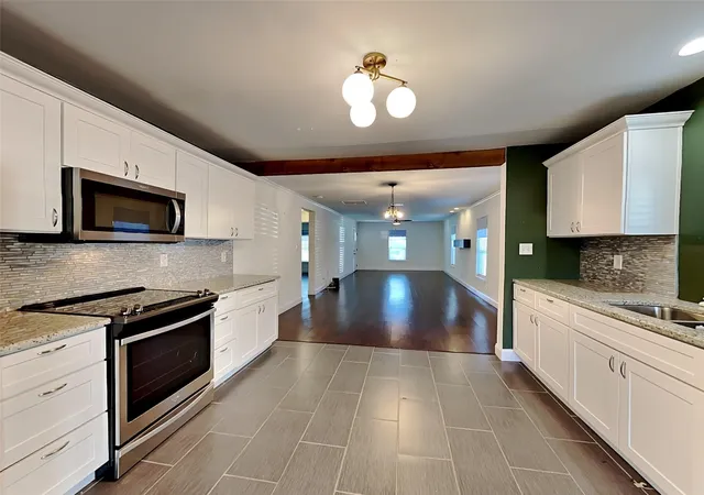 Photo 3 of Single family home for sale at 708 S Willomet Ave, Dallas, TX 75208 | MLS# 21357149 | Listing updated on 2026-09-15