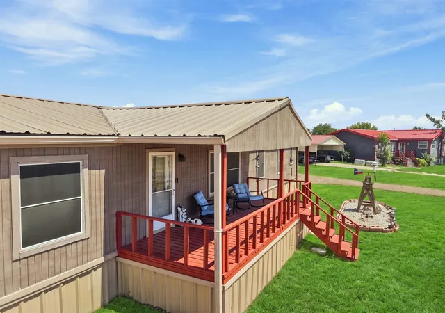 Photo 3 of Sale Pending at 924 Prairie Clover Trl, Fort Worth, TX 76131 | MLS# 21373014 | Listing updated on 2026-10-05