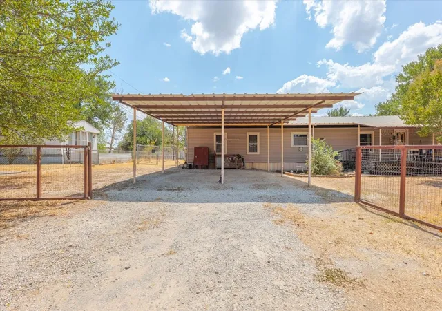 Manufactured home for sale at 615 SW 20th Street, Mineral Wells, TX 76067 | MLS# 21373604