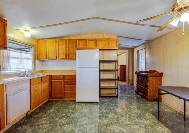Photo 4 of Manufactured home for sale at 615 SW 20th Street, Mineral Wells, TX 76067 | MLS# 21373604 | Listing updated on 2026-09-09