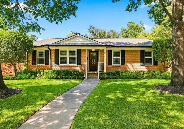 Photo 2 of Sale Pending at 614 Parkview Ln, Richardson, TX 75080 | MLS# 21373618 | Listing updated on 2026-09-12