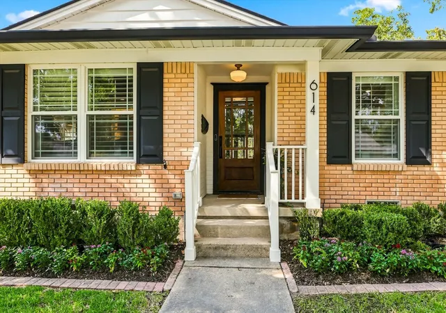 Photo 2 of Sale Pending at 614 Parkview Ln, Richardson, TX 75080 | MLS# 21373618 | Listing updated on 2026-09-12