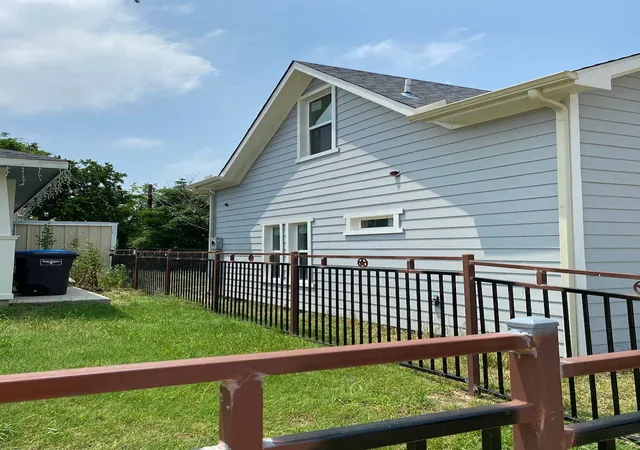 Photo 2 of Single family home for sale at 1424 Bessie St, Fort Worth, TX 76104 | MLS# 21373503 | Listing updated on 2026-09-11