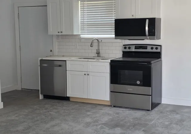 Photo 4 of Single family home for sale at 1424 Bessie St, Fort Worth, TX 76104 | MLS# 21373503 | Listing updated on 2026-09-11