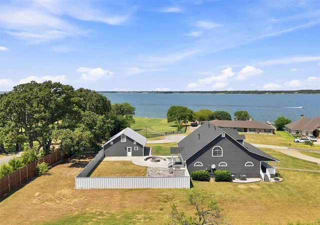 Photo 1 of Single family home for sale at 718 County Rd 3121, Corsicana, TX 75109 | MLS# 21370345 | Listing updated on 2026-10-22