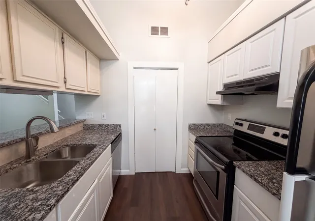 Photo 2 of Single family home for sale at 108 Marvin Gdns, Waxahachie, TX 75165 | MLS# 21373527 | Listing updated on 2026-10-01