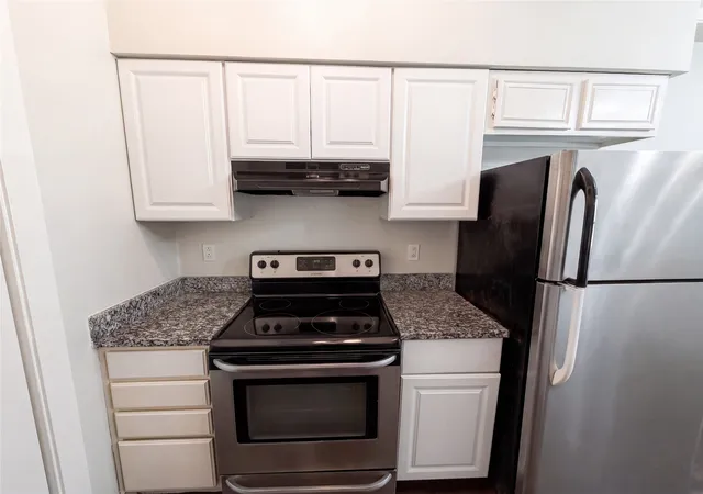 Photo 3 of Single family home for sale at 108 Marvin Gdns, Waxahachie, TX 75165 | MLS# 21373527 | Listing updated on 2026-10-01