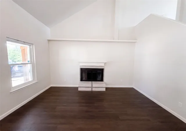 Photo 4 of Single family home for sale at 108 Marvin Gdns, Waxahachie, TX 75165 | MLS# 21373527 | Listing updated on 2026-10-01