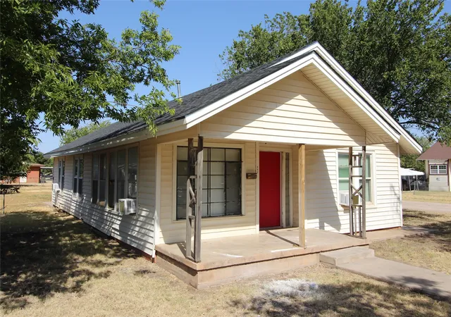 Photo 2 of Single family home for sale at 802 S Anson, Stamford, TX 79553 | MLS# 21372042 | Listing updated on 2026-09-13