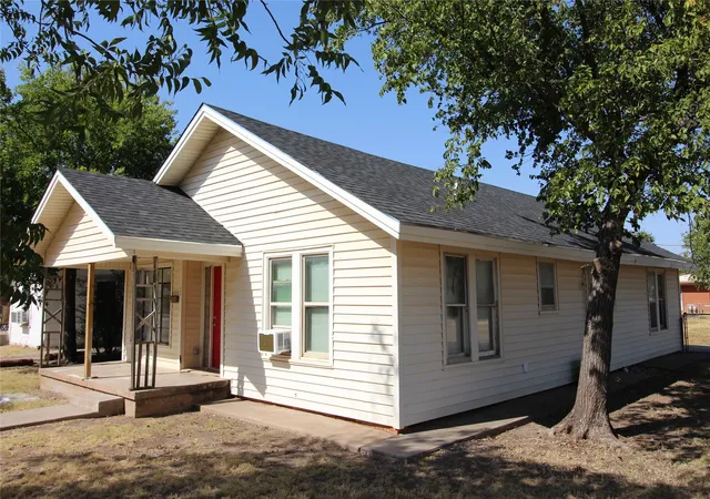 Photo 3 of Single family home for sale at 802 S Anson, Stamford, TX 79553 | MLS# 21372042 | Listing updated on 2026-09-13