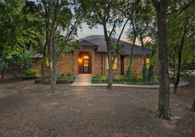 Photo 1 of Single family home for sale at 290 Ashford Ln, Midlothian, TX 76065 | MLS# 21373688 | Listing updated on 2026-09-24