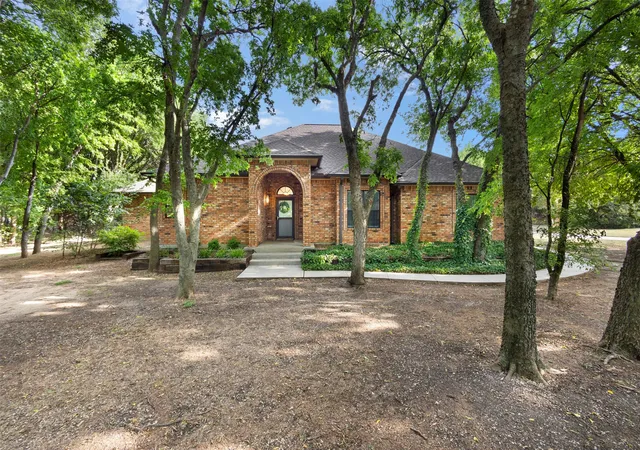 Photo 2 of Single family home for sale at 290 Ashford Ln, Midlothian, TX 76065 | MLS# 21373688 | Listing updated on 2026-09-24