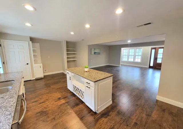 Photo 4 of Single family home for sale at 103 W Cayuga Dr, Athens, TX 75751 | MLS# 21371957 | Listing updated on 2026-09-16