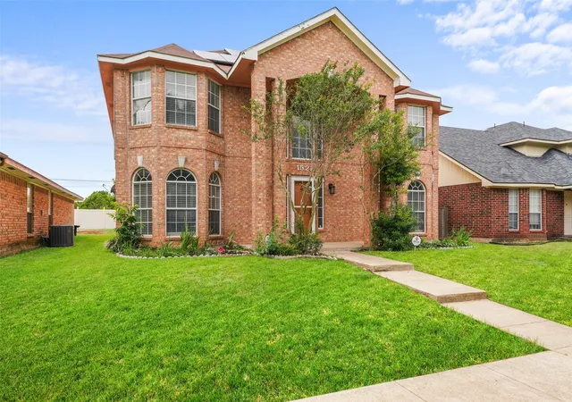Photo 2 of Sale Pending at 1521 Curtis Ln, Cedar Hill, TX 75104 | MLS# 21373410 | Listing updated on 2026-09-29