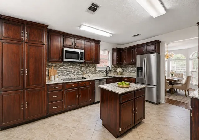 Photo 3 of Sale Pending at 1521 Curtis Ln, Cedar Hill, TX 75104 | MLS# 21373410 | Listing updated on 2026-09-29