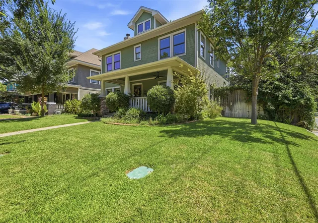 Photo 3 of Sale Pending at 1915 Alston Ave, Fort Worth, TX 76110 | MLS# 21373753 | Listing updated on 2026-09-27