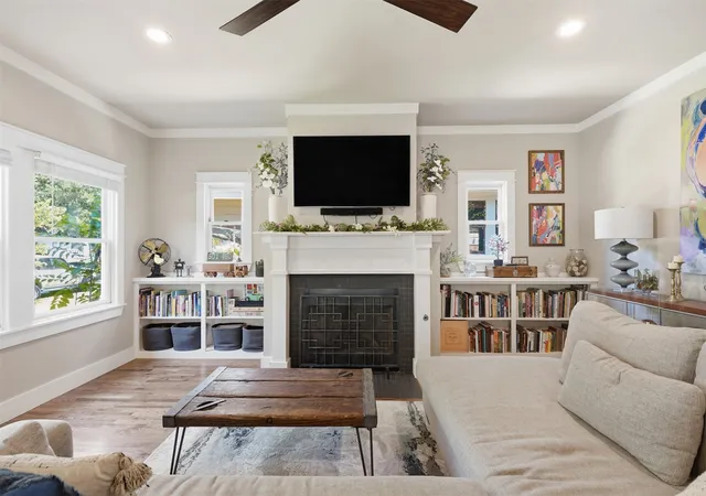 Photo 4 of Sale Pending at 1915 Alston Ave, Fort Worth, TX 76110 | MLS# 21373753 | Listing updated on 2026-09-27