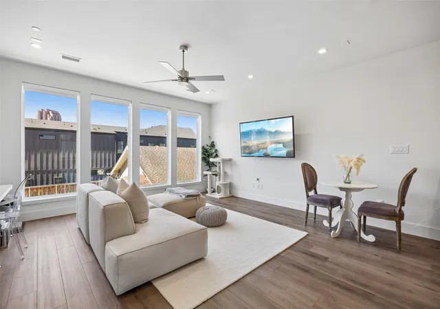 Photo 2 of Condo for sale at 4726 Manett St #103, Dallas, TX 75204 | MLS# 21373801 | Listing updated on 2026-09-12