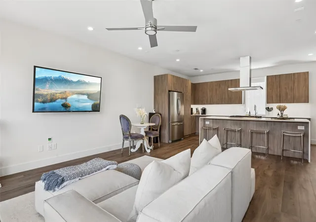 Photo 4 of Condo for sale at 4726 Manett St #103, Dallas, TX 75204 | MLS# 21373801 | Listing updated on 2026-09-12