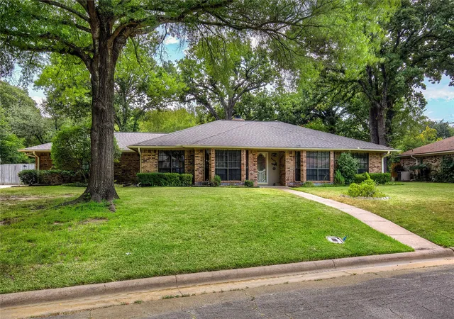Photo 1 of Single family home for sale at 5027 Lacy Ln, Greenville, TX 75402 | MLS# 21372830 | Listing updated on 2026-09-12