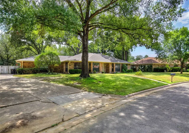 Photo 2 of Single family home for sale at 5027 Lacy Ln, Greenville, TX 75402 | MLS# 21372830 | Listing updated on 2026-09-12