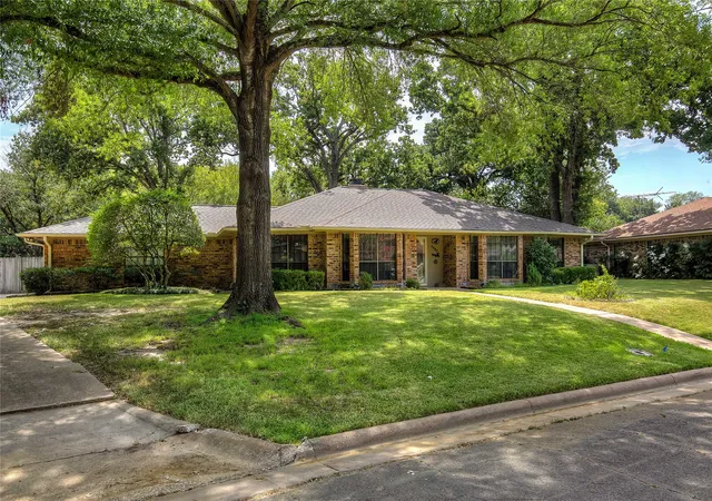 Photo 3 of Single family home for sale at 5027 Lacy Ln, Greenville, TX 75402 | MLS# 21372830 | Listing updated on 2026-09-12