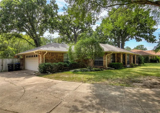 Photo 3 of Single family home for sale at 5027 Lacy Ln, Greenville, TX 75402 | MLS# 21372830 | Listing updated on 2026-09-12