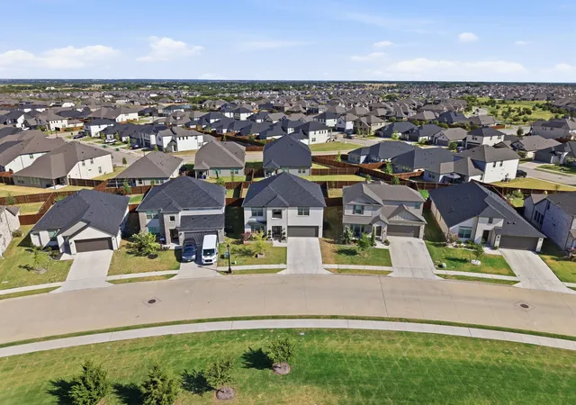 Photo 4 of Single family home for sale at 2318 Highbury Hl, Forney, TX 75126 | MLS# 21373663 | Listing updated on 2026-09-11