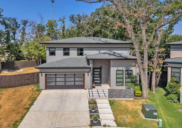 Photo 2 of Single family home for sale at 3059 Tall Oaks Ct, Denton, TX 76210 | MLS# 21372803 | Listing updated on 2026-10-07