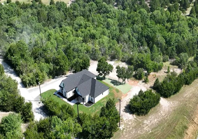 Photo 2 of Single family home for sale at 1179 Robertson Rd, Whitewright, TX 75491 | MLS# 21373872 | Listing updated on 2026-09-12