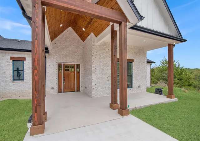 Photo 3 of Single family home for sale at 1179 Robertson Rd, Whitewright, TX 75491 | MLS# 21373872 | Listing updated on 2026-09-12
