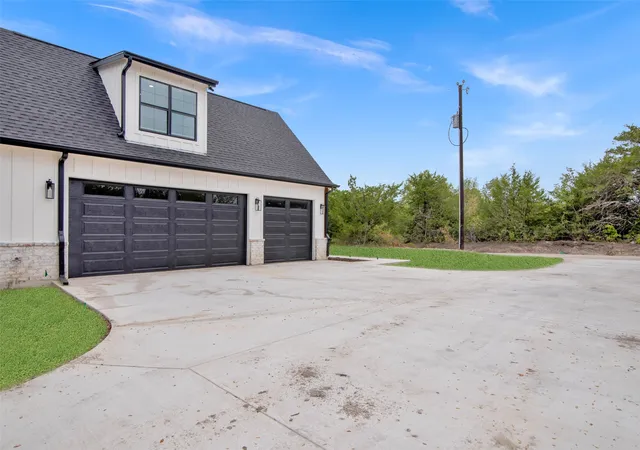 Photo 3 of Single family home for sale at 1179 Robertson Rd, Whitewright, TX 75491 | MLS# 21373872 | Listing updated on 2026-09-12