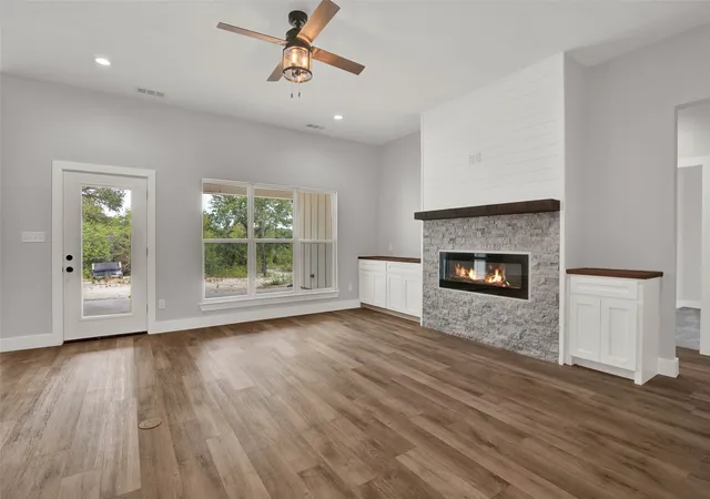 Photo 4 of Single family home for sale at 1179 Robertson Rd, Whitewright, TX 75491 | MLS# 21373872 | Listing updated on 2026-09-12