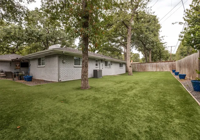 Photo 14 of Single family home for sale at 824 Wheelwood Dr, Hurst, TX 76053 | MLS# 21373841 | Listing updated on 2026-09-14