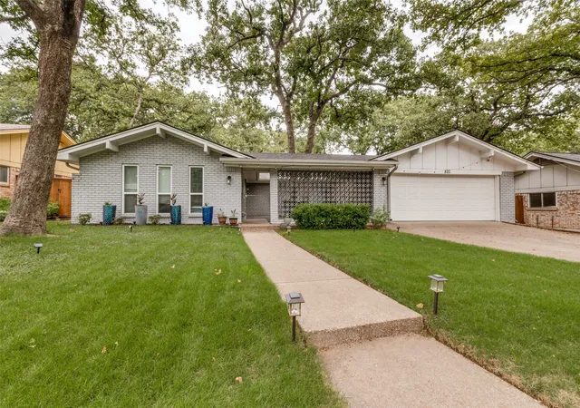 Photo 1 of Single family home for sale at 824 Wheelwood Dr, Hurst, TX 76053 | MLS# 21373841 | Listing updated on 2026-09-14