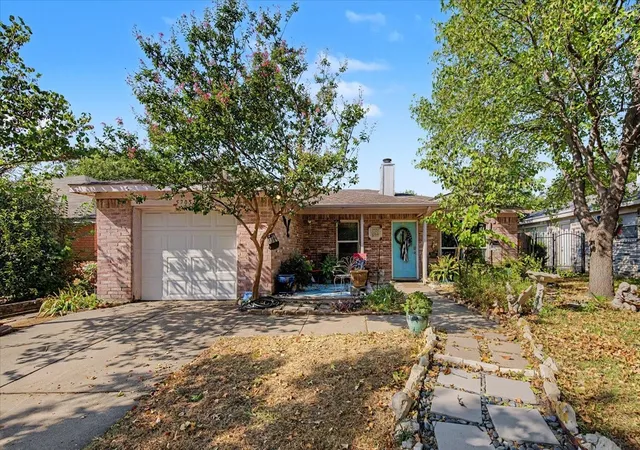 Photo 1 of Single family home for sale at 5705 Heatherglen Ter, Fort Worth, TX 76179 | MLS# 21373824 | Listing updated on 2026-09-11