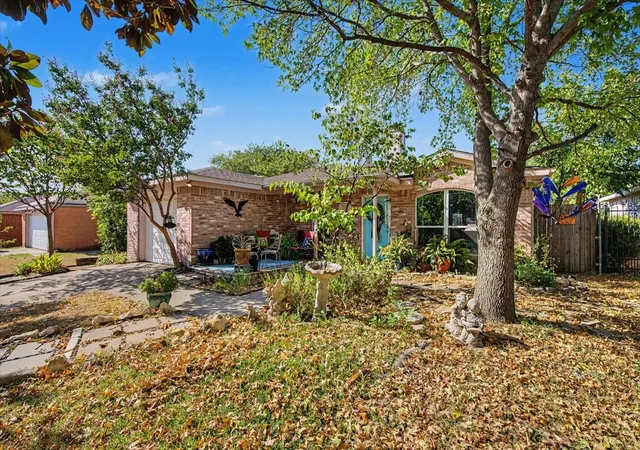 Photo 2 of Single family home for sale at 5705 Heatherglen Ter, Fort Worth, TX 76179 | MLS# 21373824 | Listing updated on 2026-09-11