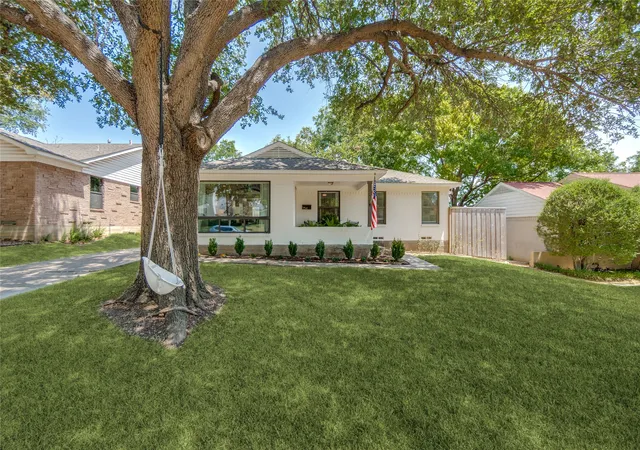Photo 1 of Sale Pending at 754 Kirkwood Dr, Dallas, TX 75218 | MLS# 21373696 | Listing updated on 2026-09-12