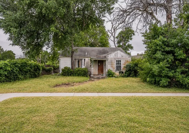 Photo 1 of Single family home for sale at 5801 Kilpatrick Ave, Fort Worth, TX 76107 | MLS# 21372903 | Listing updated on 2026-09-12