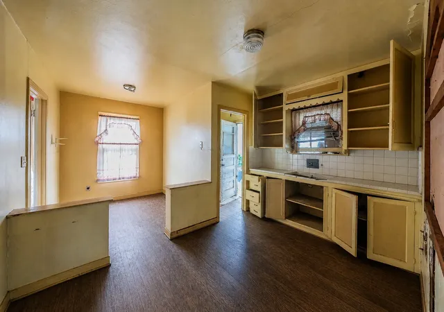Photo 2 of Single family home for sale at 5801 Kilpatrick Ave, Fort Worth, TX 76107 | MLS# 21372903 | Listing updated on 2026-09-12