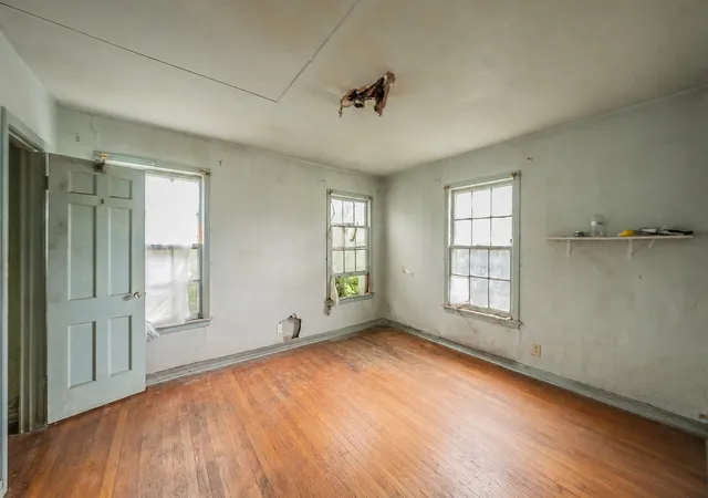 Photo 4 of Single family home for sale at 5801 Kilpatrick Ave, Fort Worth, TX 76107 | MLS# 21372903 | Listing updated on 2026-09-12